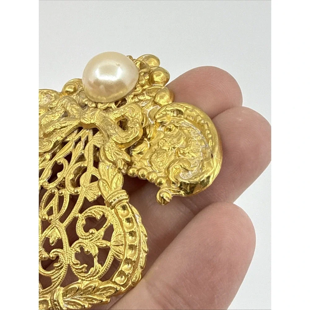 Vtg Jane Davis Angel Of Love Faux Pearl‎ Cut Out Gold Tone Brooch Signed Jane 3